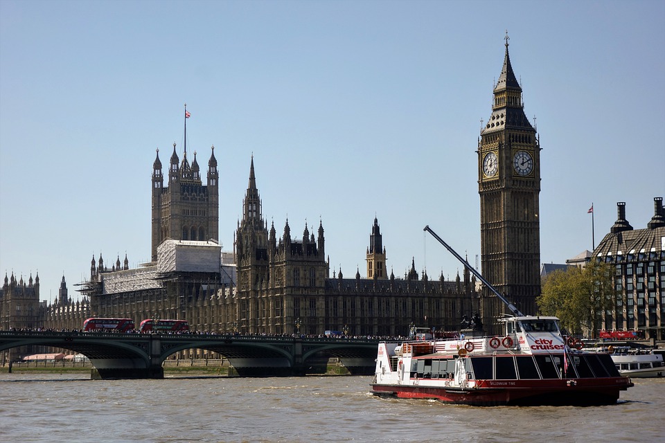 bluebells-hotel-boat-tour-of-the-thames